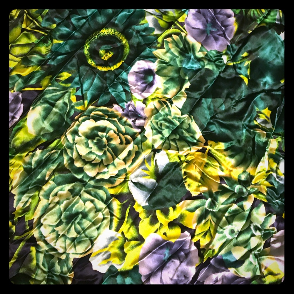 100% Silk Oscar Da La Renta Scarf